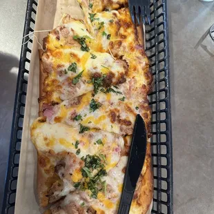 BBQ pulled pork flatbread