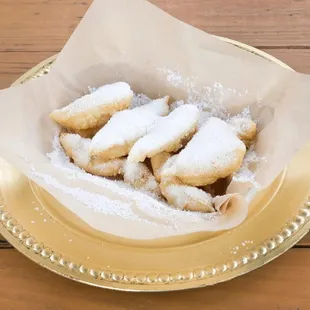 powdered sugared donuts