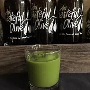 Healthy green smoothie recipe with our olive oil and balsamic vinegar ...!