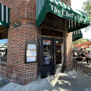 the outside of the restaurant