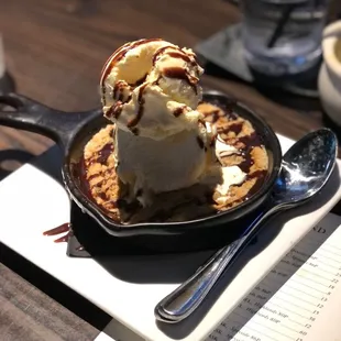 Dessert cookie with ice cream