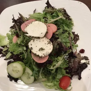 Salad with goat cheese