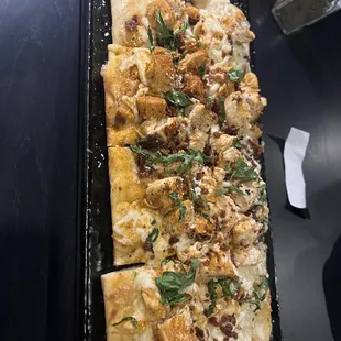 Alfredo flatbread