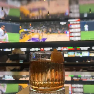 House old fashion. Lakers win !