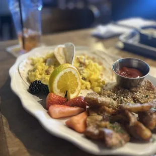 Fluffy egg &amp; bacon breakfast tacos