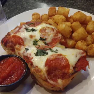 Pizza Grilled cheese w/tots