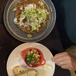 Frittata, grits and toast