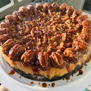 Turtle pecan cheesecake