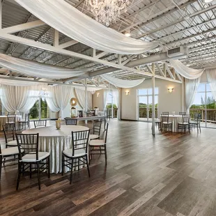 Pre-ceremony waiting room or Plan B