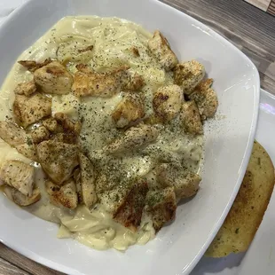 Fettuccine Alfredo with chicken