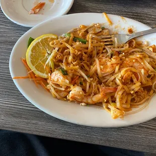 Shrimp pad Thai