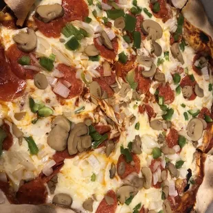 Large pizza - pepperoni, mushrooms ,  green peppers and onions ... Delicious!