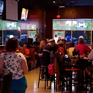 a crowded restaurant