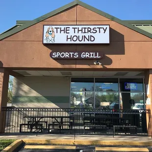 the thirsty hound sports grill