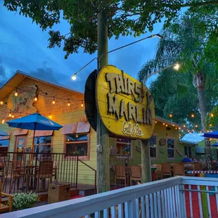 the outside of the restaurant