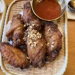 Thonglor Chicken Wings