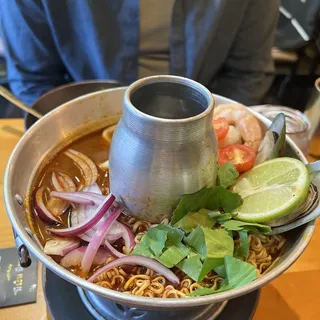 King of Mamas Noodle Tom Yum Seafood