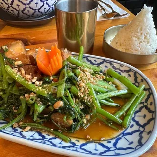 Pad Pak Bung Moo Krob (Chef recommended)