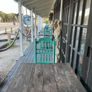 the outside of the restaurant