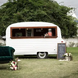 Mobile bar. Traveling bar. Bartending services.