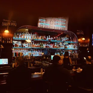 No social distancing at this bar