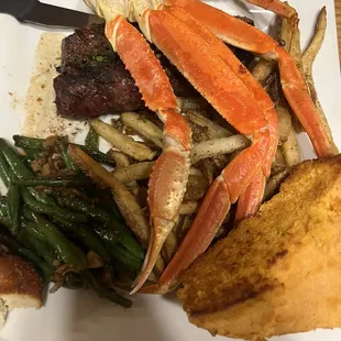 Angus steak , fries , jalapeño bread, green beans and snow crab
