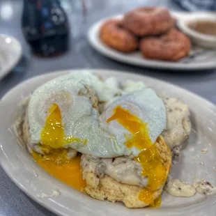 BISCUITS AND GRAVY (@prettygirleatshouston)