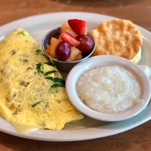 an omelet, fruit and crackers