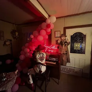 The lobby decorations!