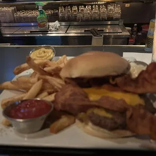 Cheeseburger with bacon