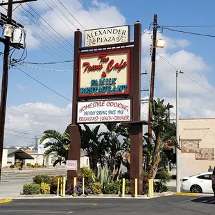 the sign for the restaurant