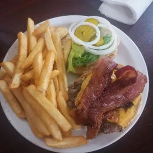 Bacon Cheeseburger w/ Fries