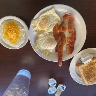 a breakfast of eggs, bacon and toast