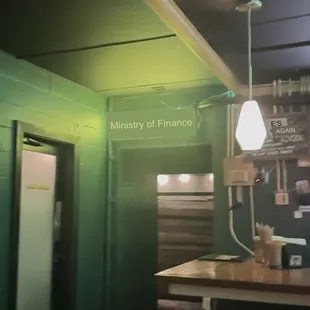 The sign translates to &quot;ministry of finance&quot;