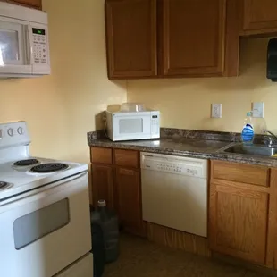 Full kitchen in breakfast area