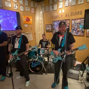 LEGENDARY Franks and Deans played an amazing set