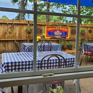 a view of the outside patio