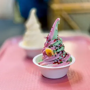 ***Holiday swirl | Strawberry &amp; Lime w/gummy candy $ sprinkles | Nov 2023