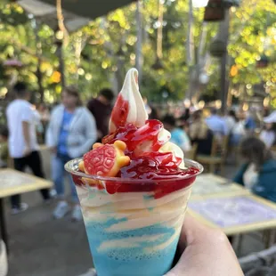 Pineapple Coconut Float, 6/10. Not coconut-y enough but the strawberry preserves were a nice touch.
