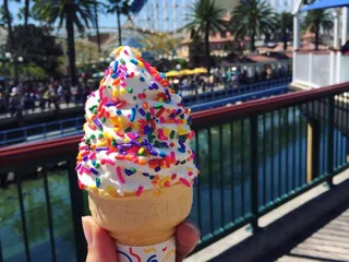 Adorable Snowman Frosted Treats