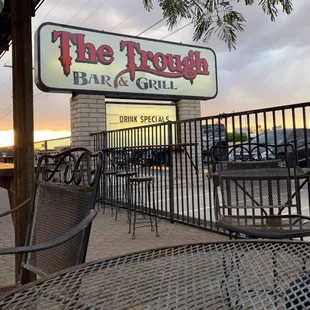 the outside of the restaurant