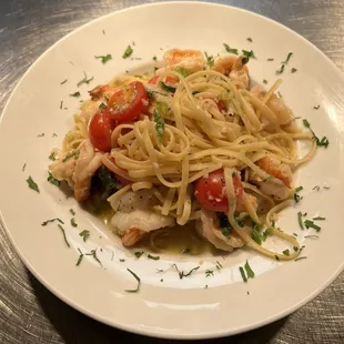 Shrimp Scampi w/ linguini, cherry tomatoes, scallions &amp; garlic white wine.