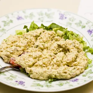 The turkey salad with lettuce