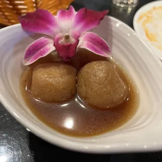 Gur-er-Rasogolla