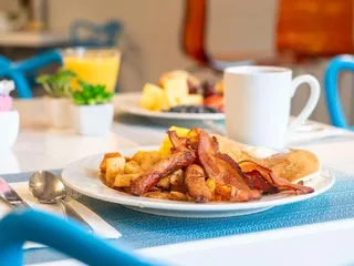 DoubleTree by Hilton Alana - Waikiki Beach