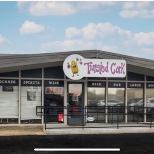 the outside of a restaurant