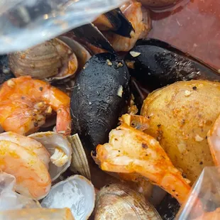 clams, potatoes, and shrimp