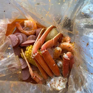 T1 - (1/2 Lb Snow Crab Legs, 1/2 Lb Shrimp W. No Head, 1/2 Lb Sausage)   with Hot Creole/Twisted Sauce
