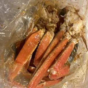 1lb Snow Crab Legs w/ twisted medium sauce
