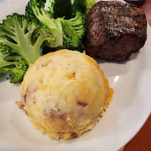 Filet, Loaded mash and broccoli